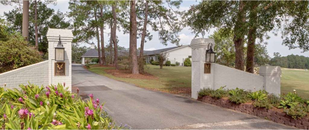 Valdosta Country Club entrance